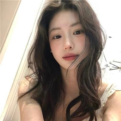 娇憨女郎